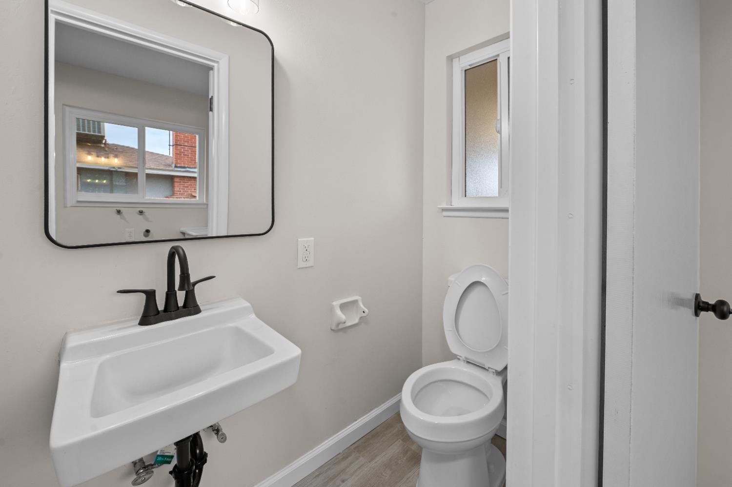 2834 N Hughes Ave, Fresno, CA 93705