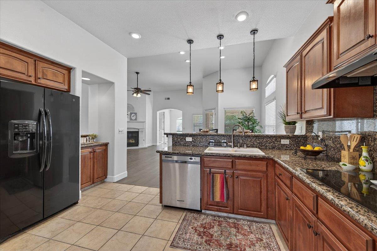 6395 W Portals Ave, Fresno, CA 93723