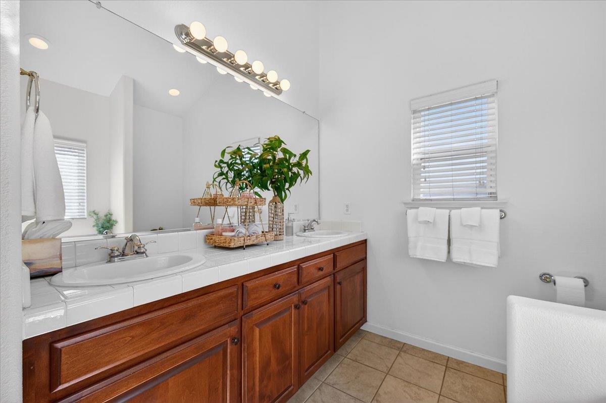 6395 W Portals Ave, Fresno, CA 93723