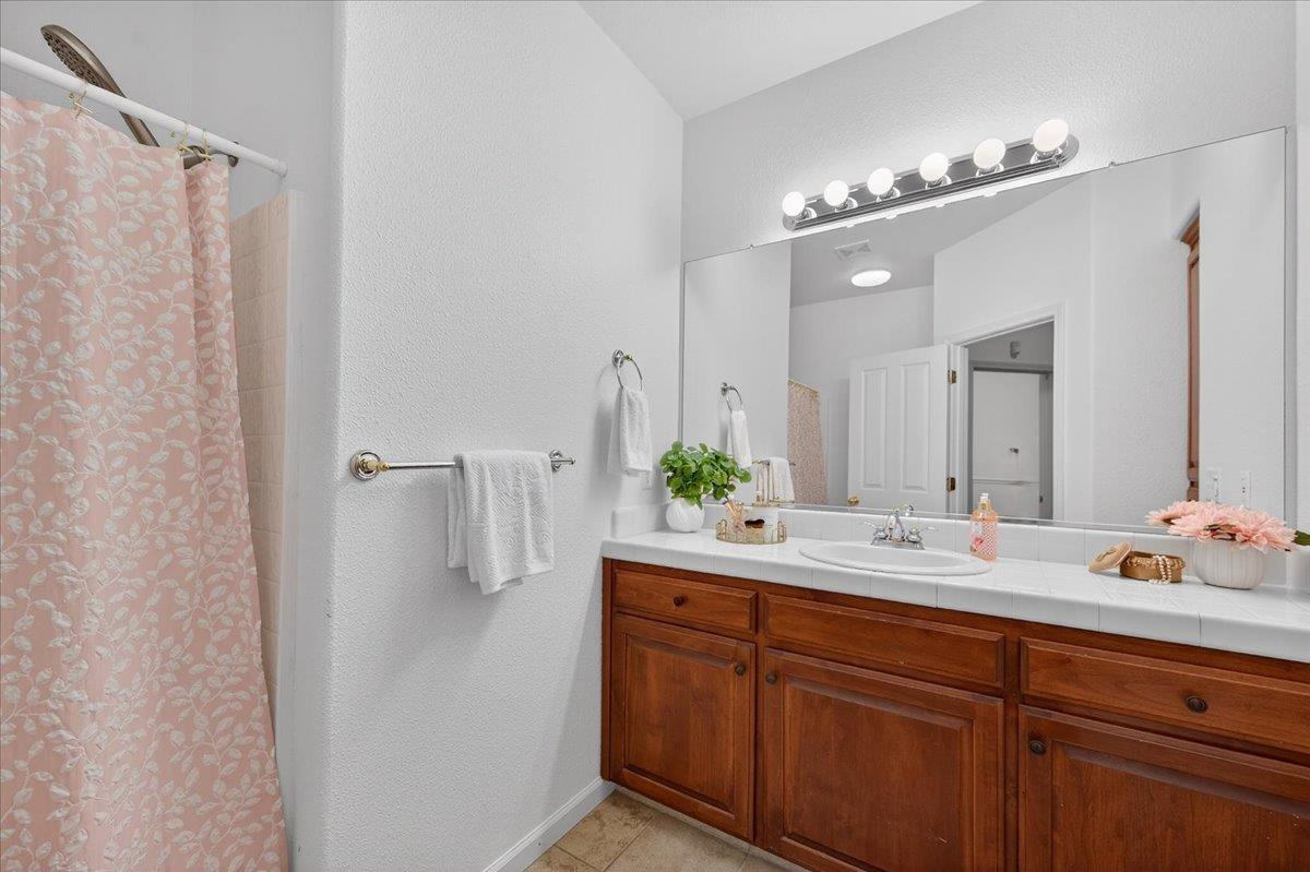 6395 W Portals Ave, Fresno, CA 93723