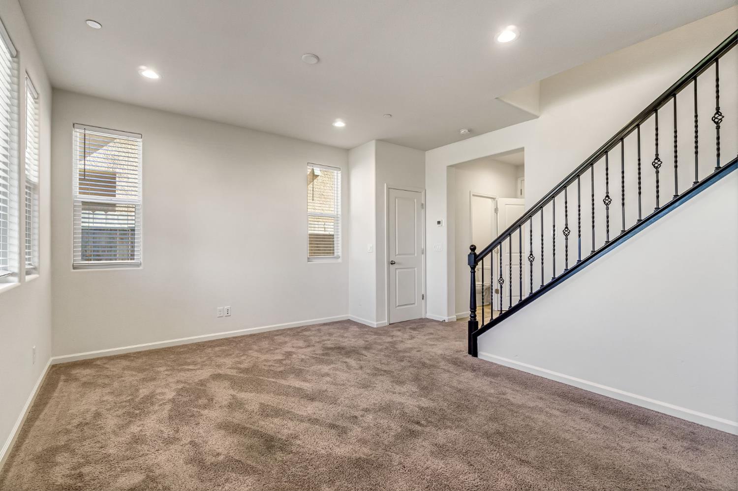 5468 W Santa Barbara Dr, Fresno, CA 93722