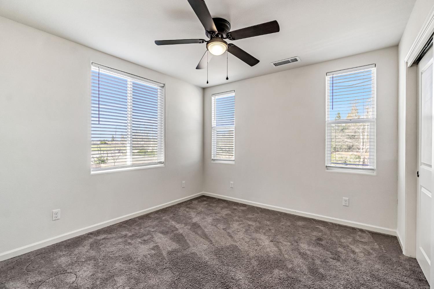 5468 W Santa Barbara Dr, Fresno, CA 93722