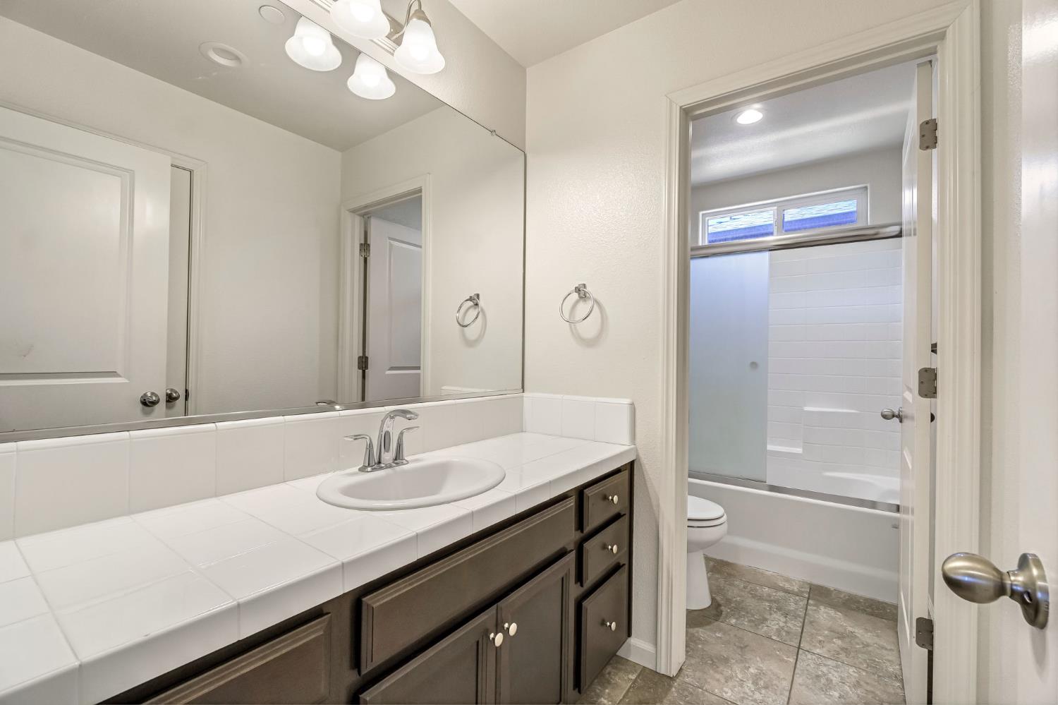 5468 W Santa Barbara Dr, Fresno, CA 93722