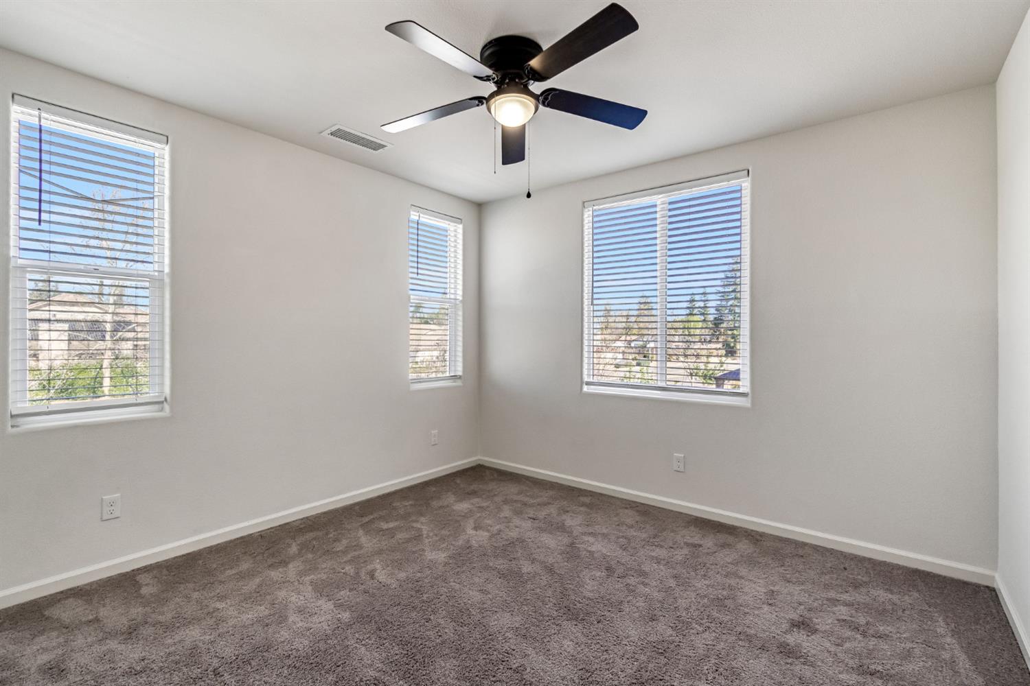 5468 W Santa Barbara Dr, Fresno, CA 93722