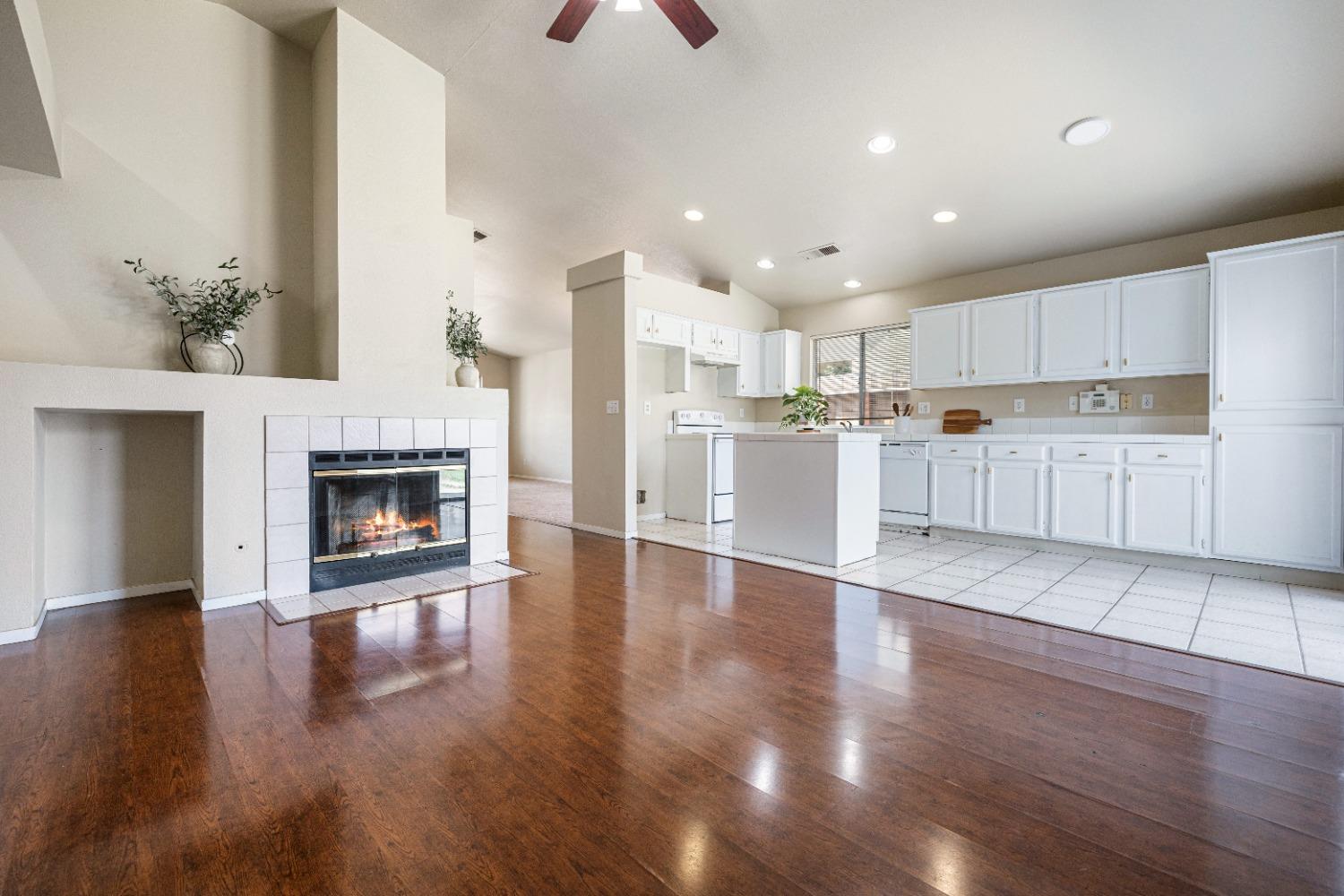 5634 W Donner Ave, Fresno, CA 93722