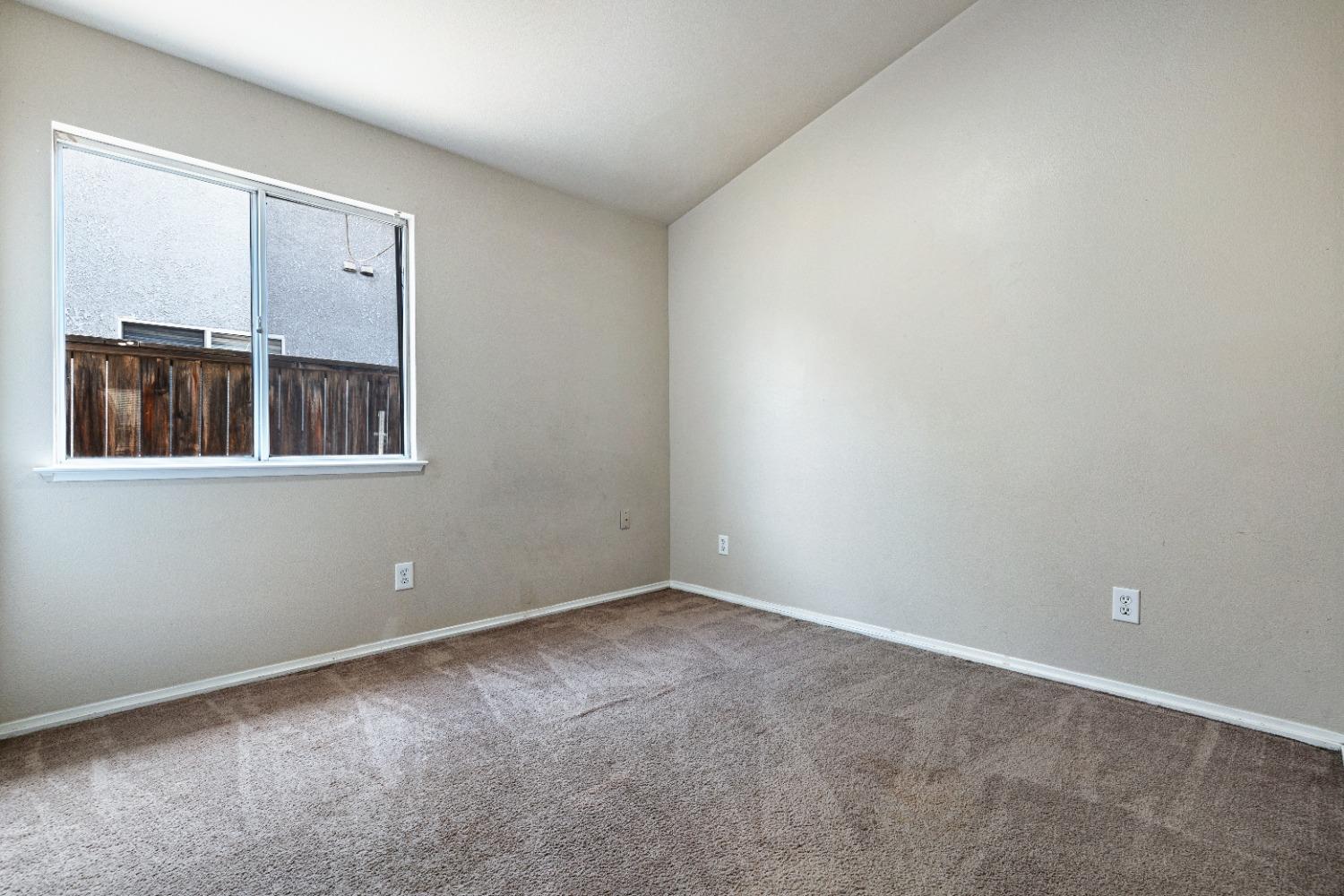 5634 W Donner Ave, Fresno, CA 93722