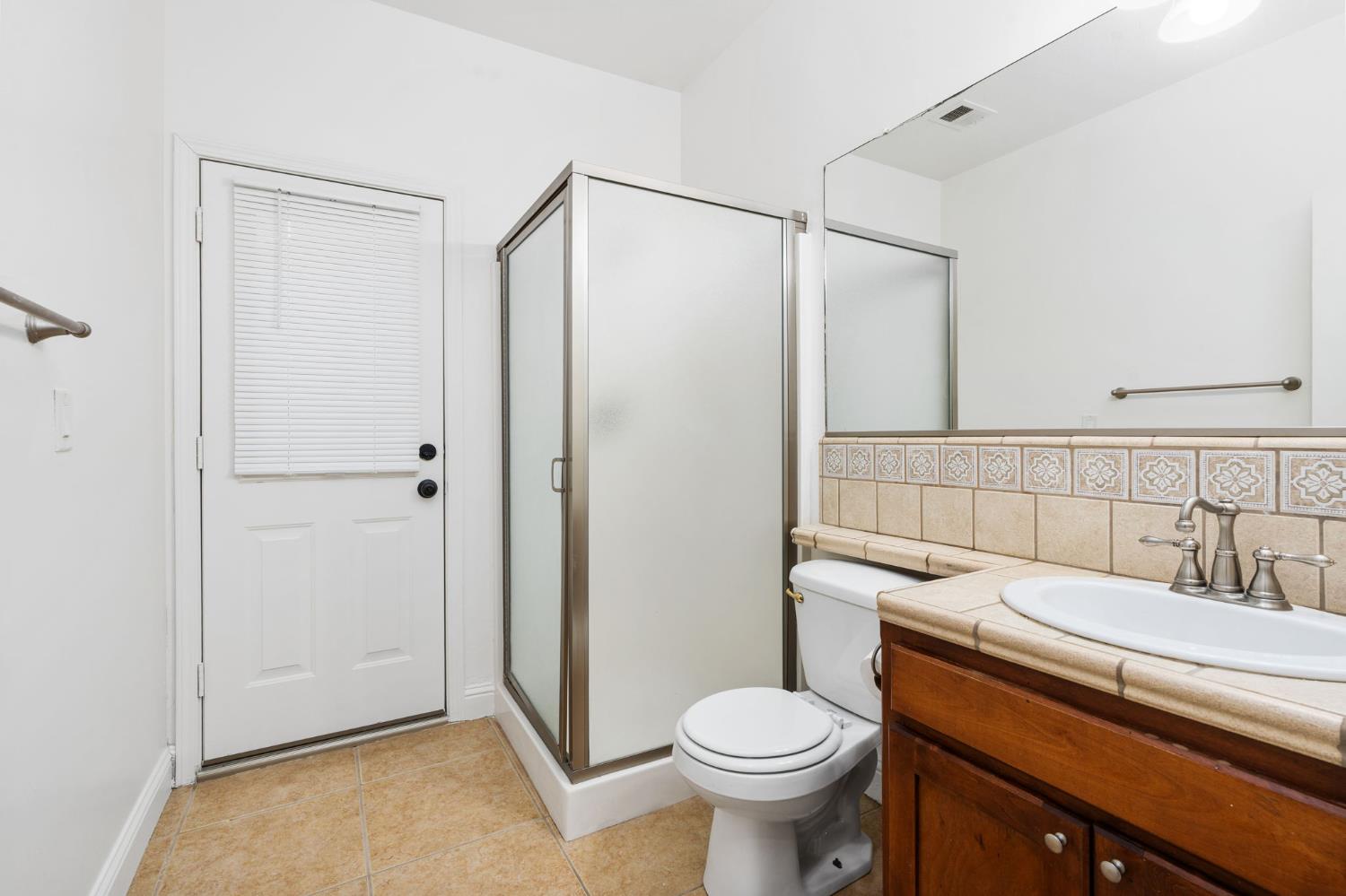 6632 W Dovewood Ln, Fresno, CA 93723