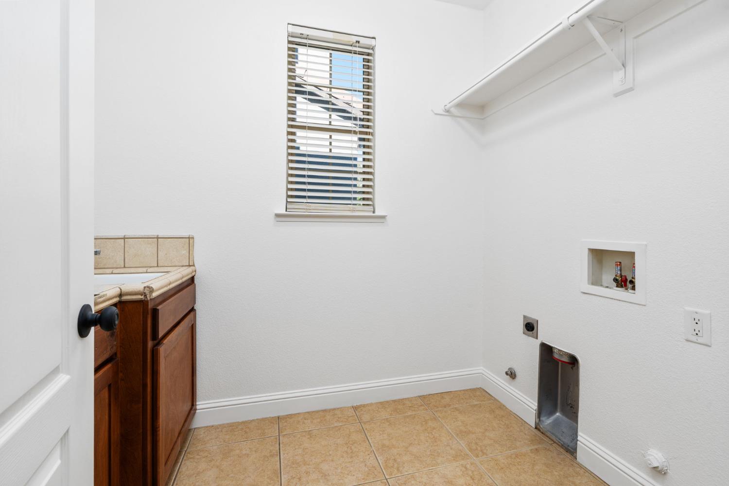 6632 W Dovewood Ln, Fresno, CA 93723