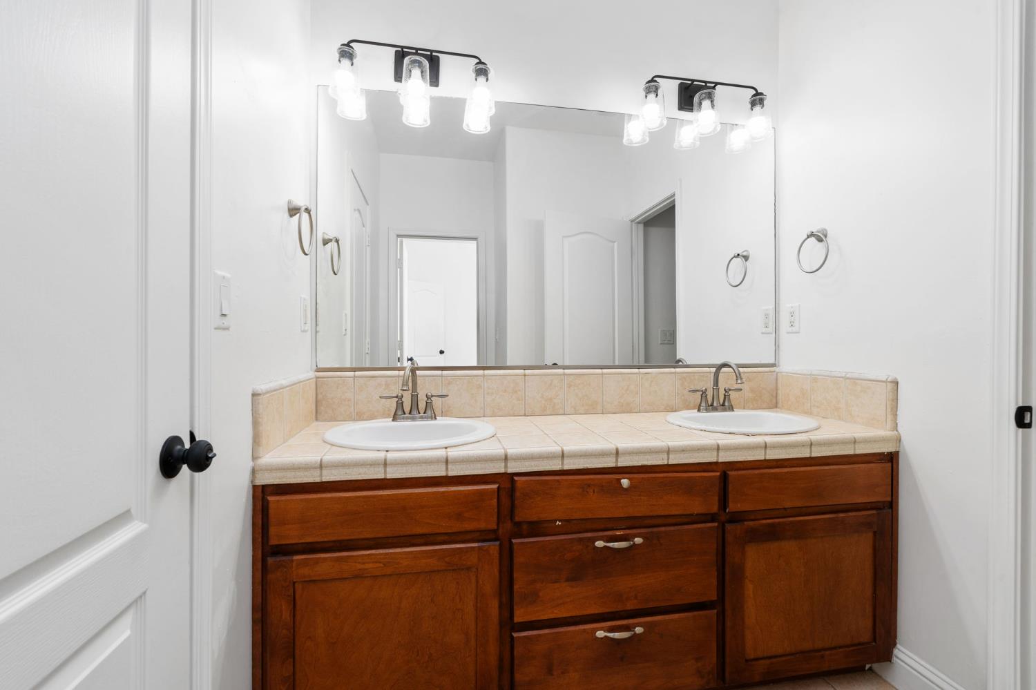 6632 W Dovewood Ln, Fresno, CA 93723