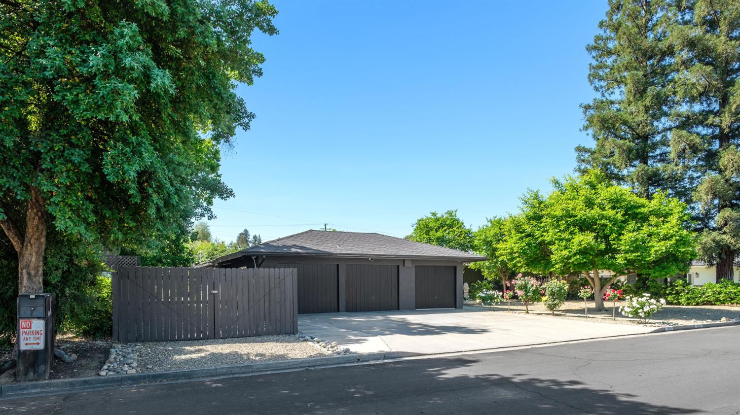 1510 E Austin Way, Fresno, CA 93704