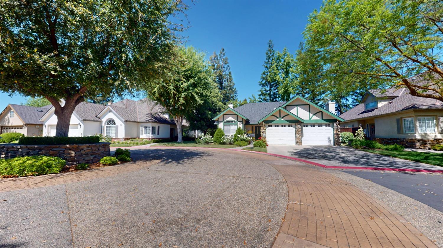 2808 W Brentford Ct, Fresno, CA 93711