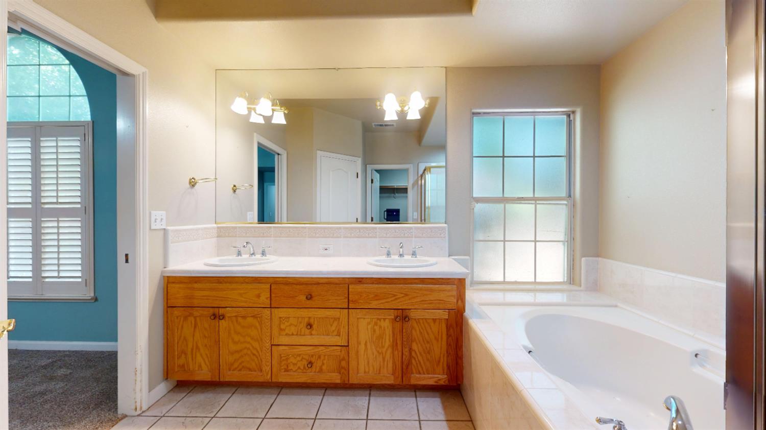 2808 W Brentford Ct, Fresno, CA 93711