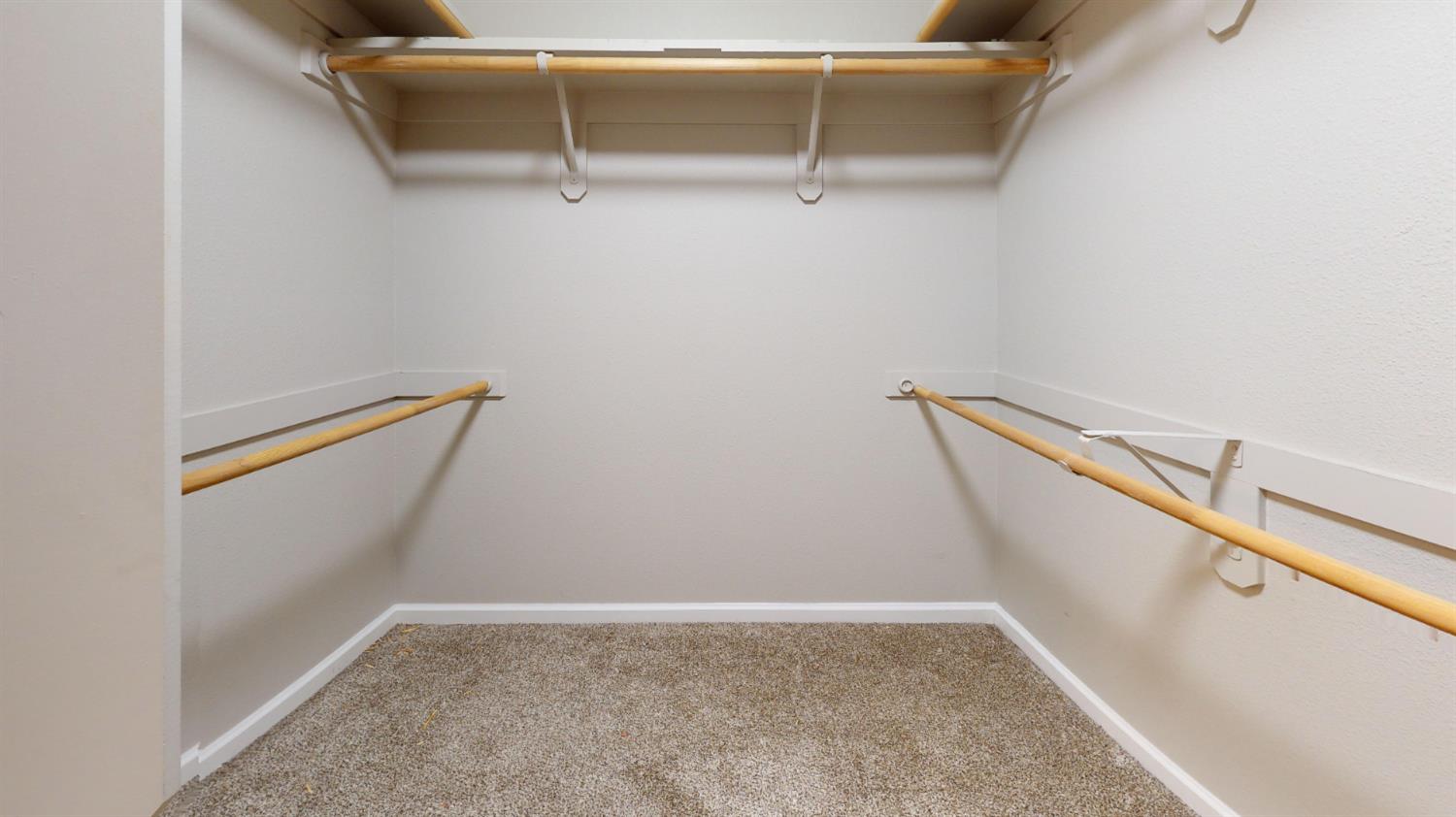 2808 W Brentford Ct, Fresno, CA 93711