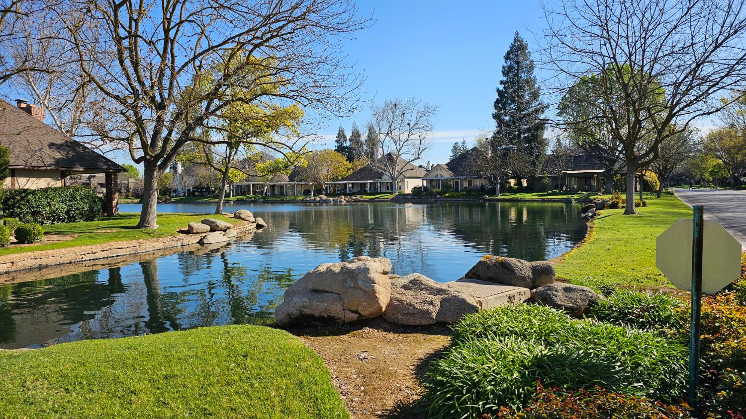 2808 W Brentford Ct, Fresno, CA 93711