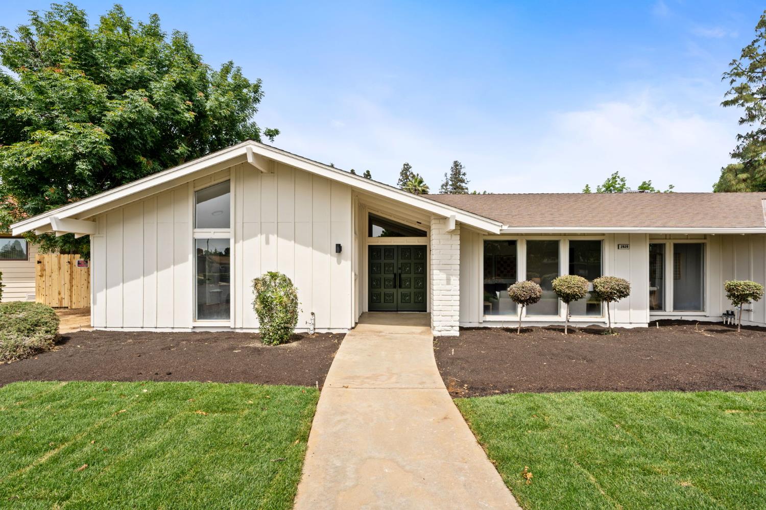 2626 W Scott Ave, Fresno, CA 93711