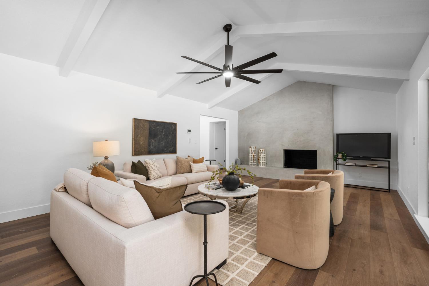 2626 W Scott Ave, Fresno, CA 93711