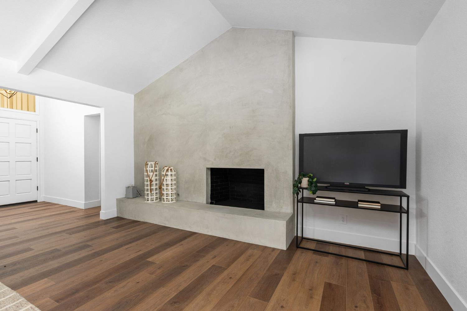 2626 W Scott Ave, Fresno, CA 93711