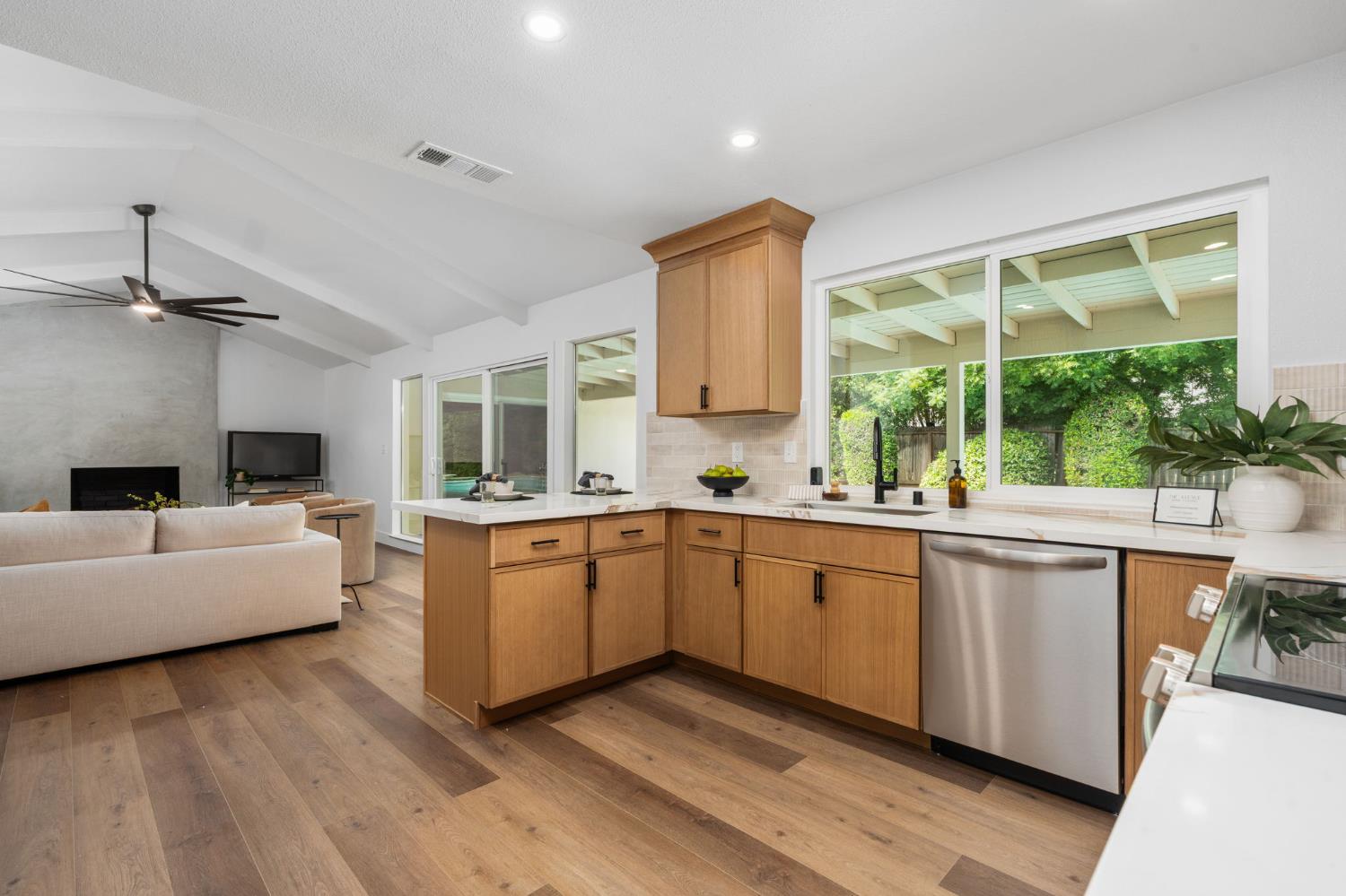 2626 W Scott Ave, Fresno, CA 93711