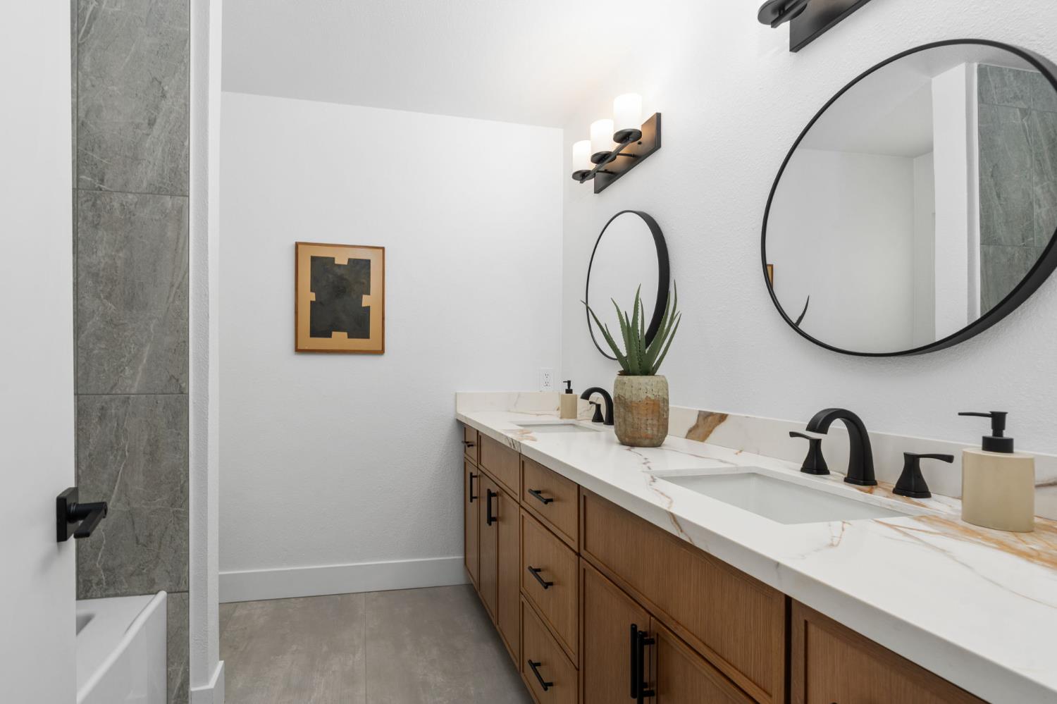 2626 W Scott Ave, Fresno, CA 93711