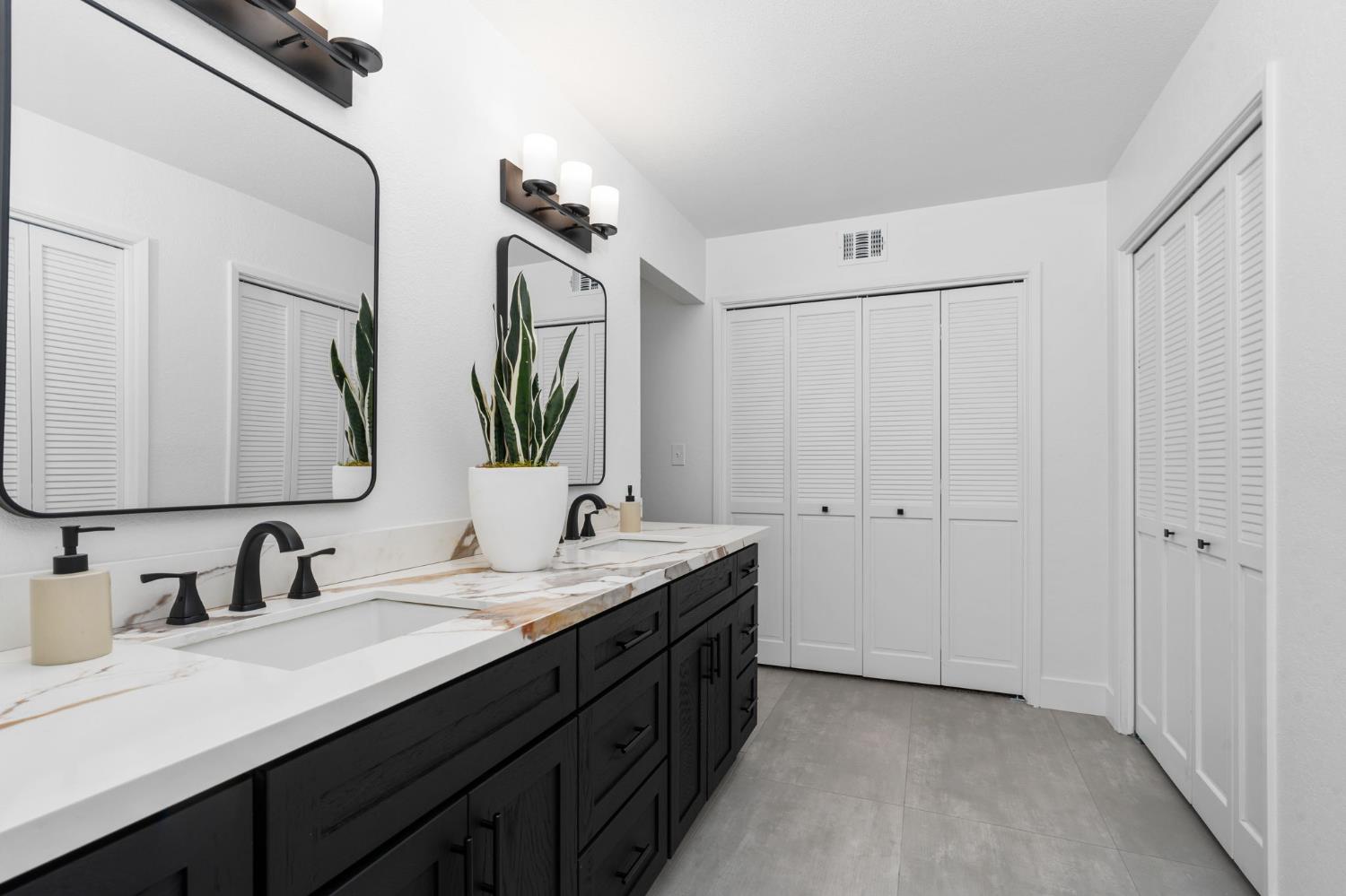 2626 W Scott Ave, Fresno, CA 93711