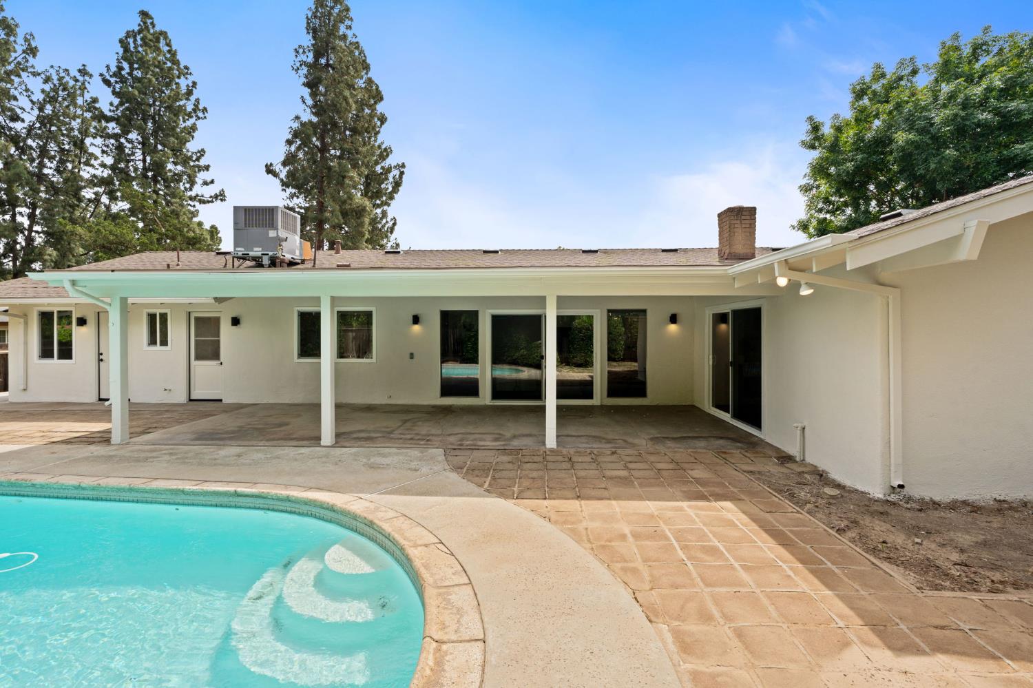 2626 W Scott Ave, Fresno, CA 93711