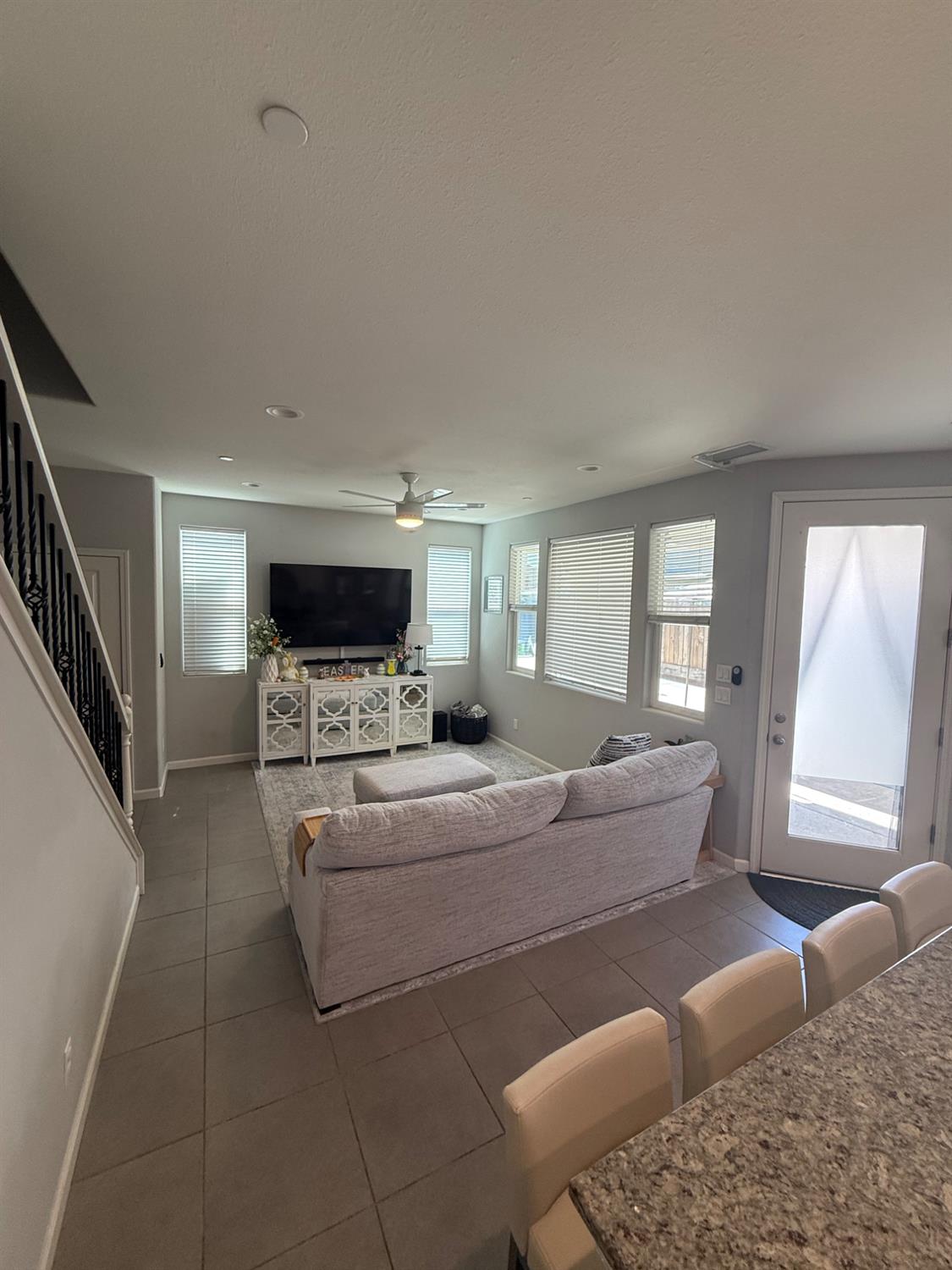 6347 N Alta Vista Ln, Fresno, CA 93722