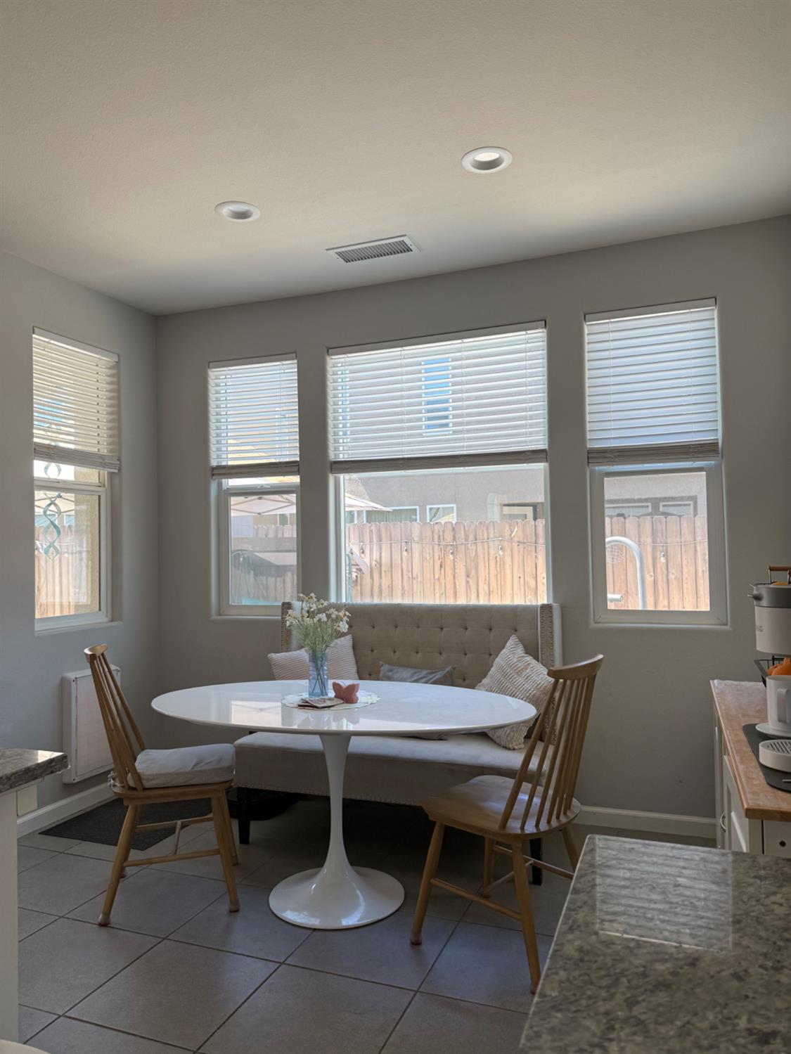 6347 N Alta Vista Ln, Fresno, CA 93722