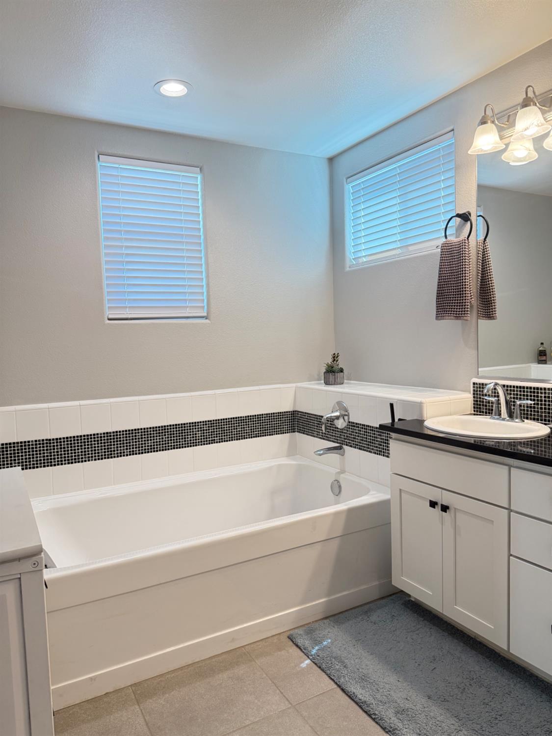 6347 N Alta Vista Ln, Fresno, CA 93722