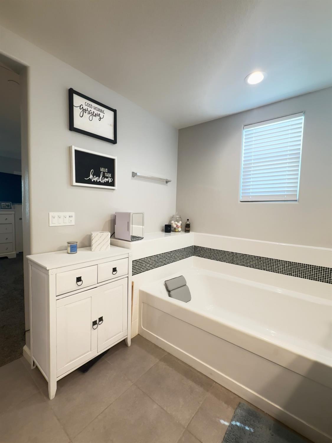 6347 N Alta Vista Ln, Fresno, CA 93722