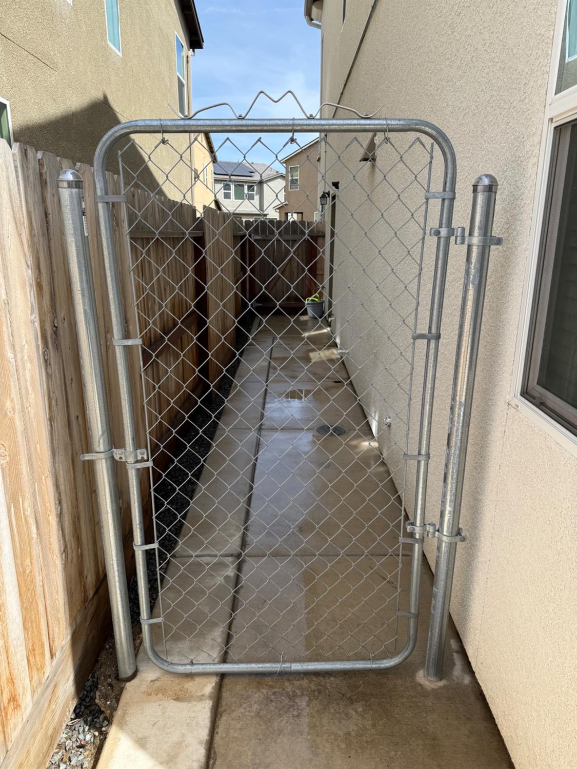 6347 N Alta Vista Ln, Fresno, CA 93722