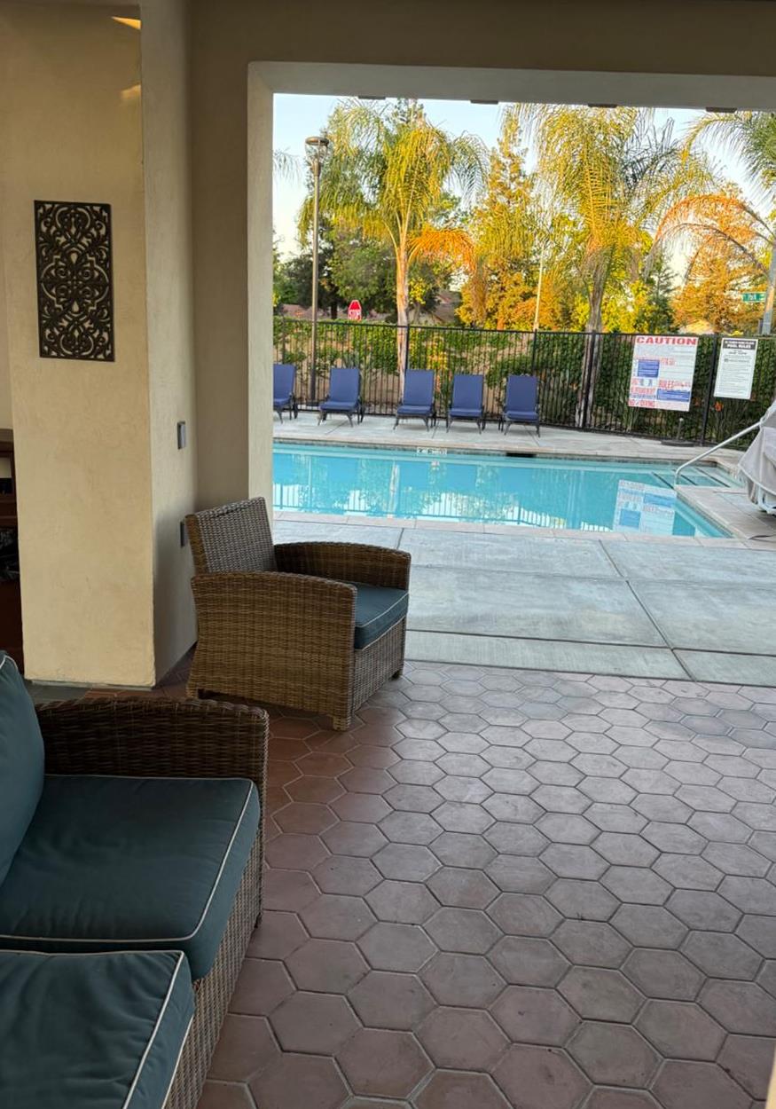 6347 N Alta Vista Ln, Fresno, CA 93722