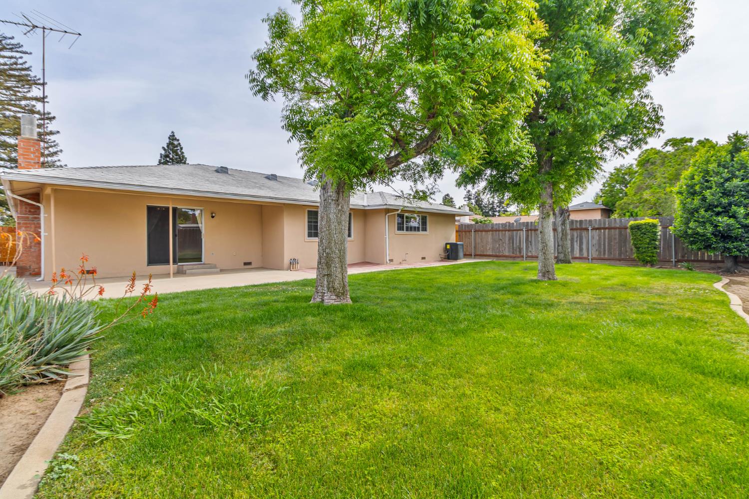 2158 E Palo Alto Ave, Fresno, CA 93710