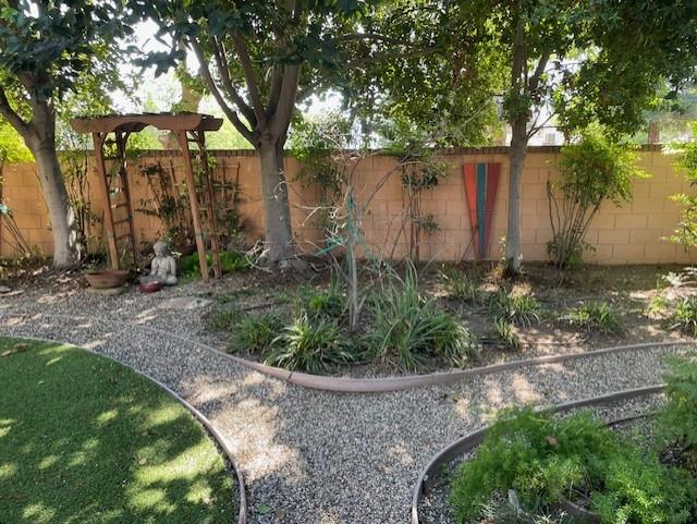 1689 E Trenton Ave, Fresno, CA 93720