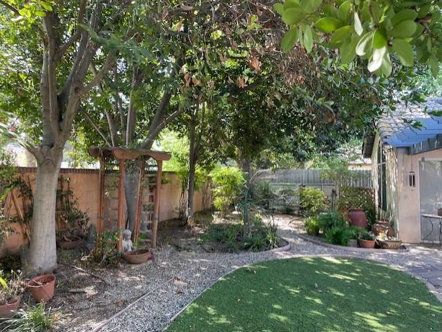 1689 E Trenton Ave, Fresno, CA 93720