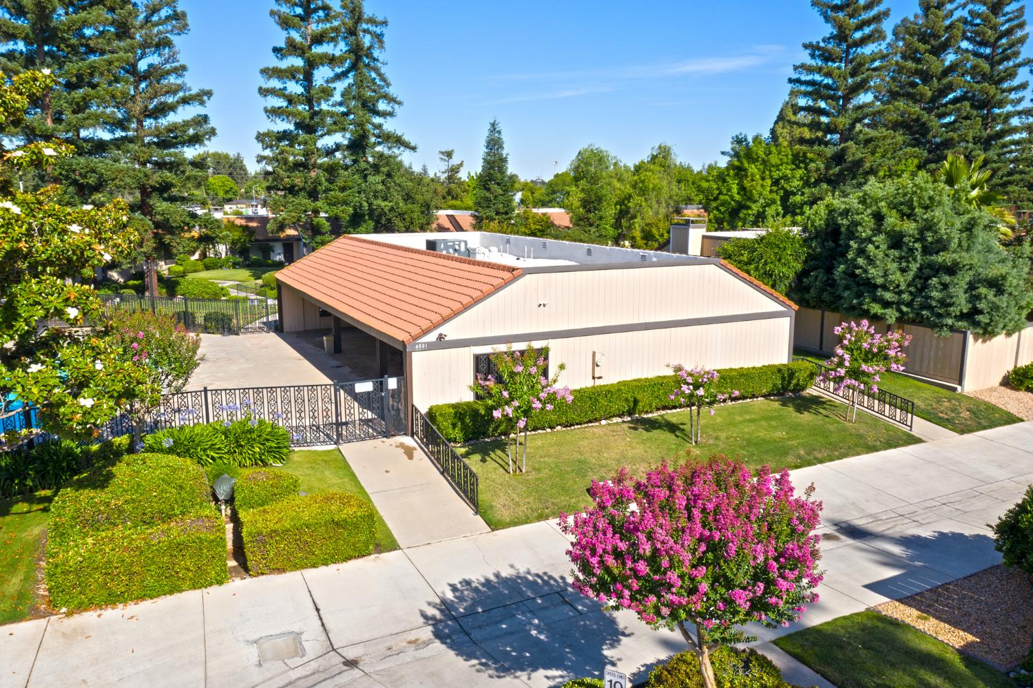 1915 W Santa Ana Ave, Fresno, CA 93705