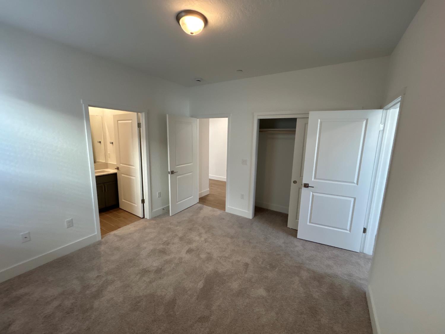 2813 E Corteza Dr, Fresno, CA 93730