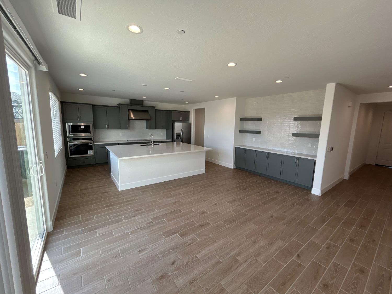 2813 E Corteza Dr, Fresno, CA 93730