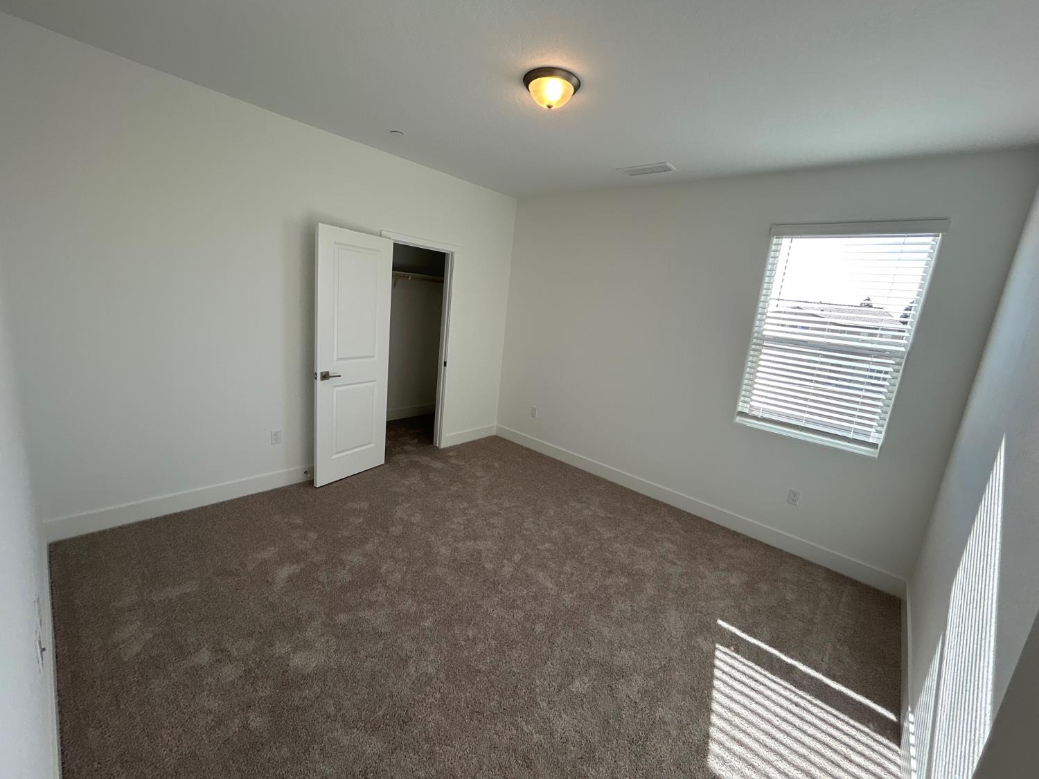 2813 E Corteza Dr, Fresno, CA 93730