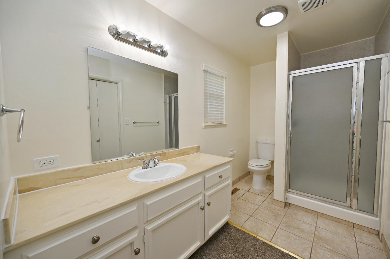 1728 W Fremont Ave, Fresno, CA 93711