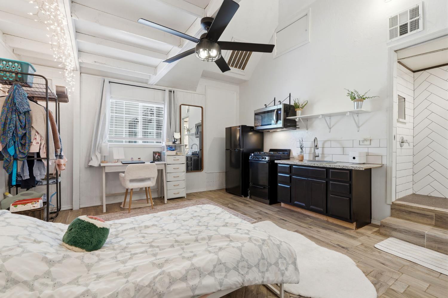 2142 N Wilson Ave, Fresno, CA 93704