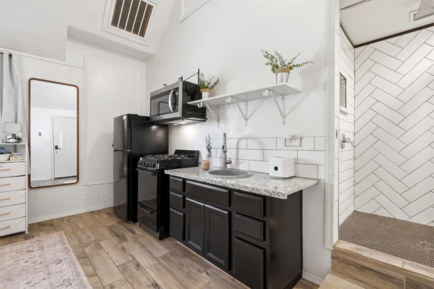 2142 N Wilson Ave, Fresno, CA 93704