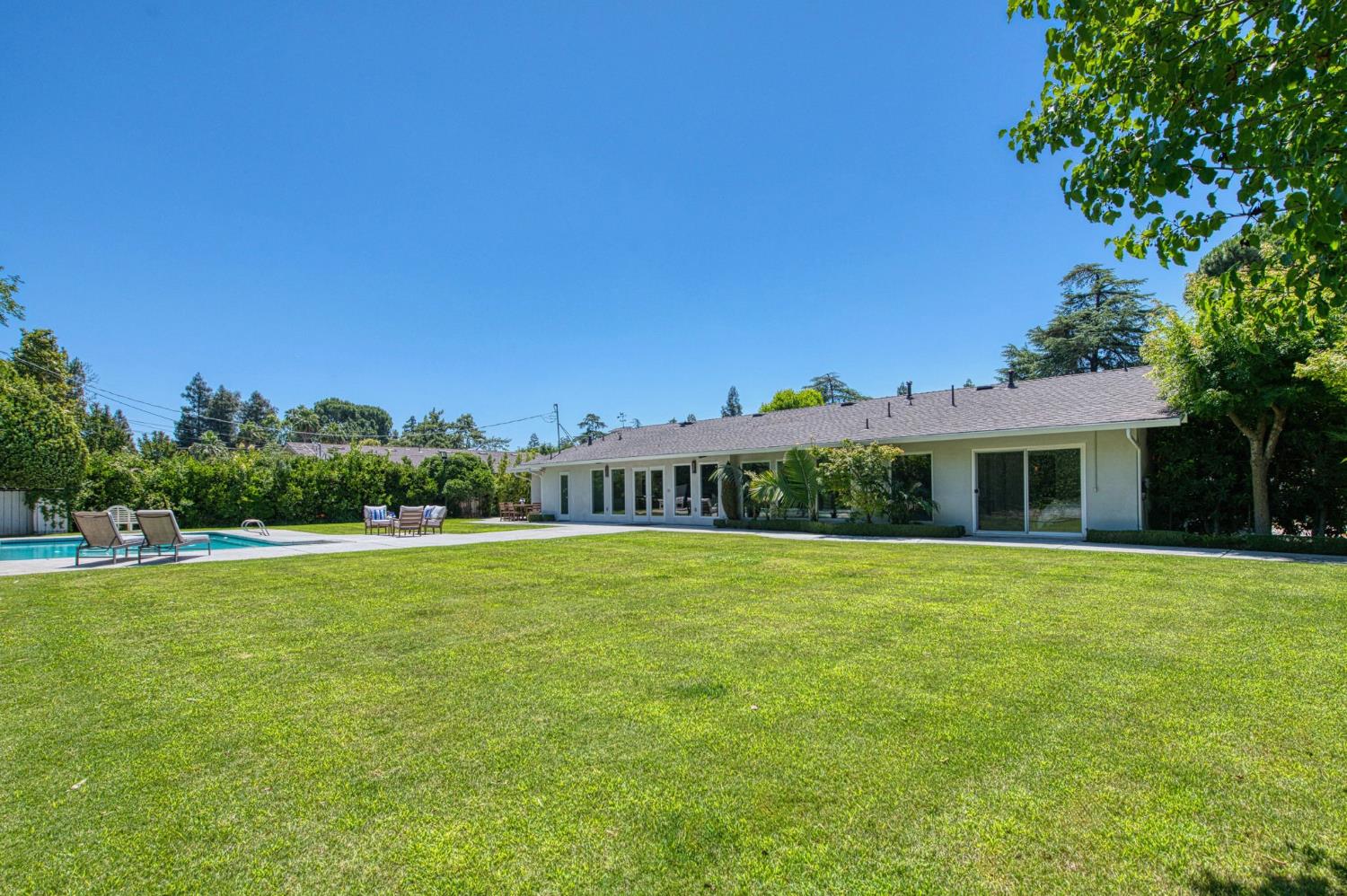 2530 W Dovewood Ln, Fresno, CA 93711
