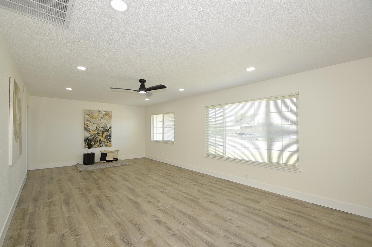 6039 N Maroa, Fresno, CA 93704
