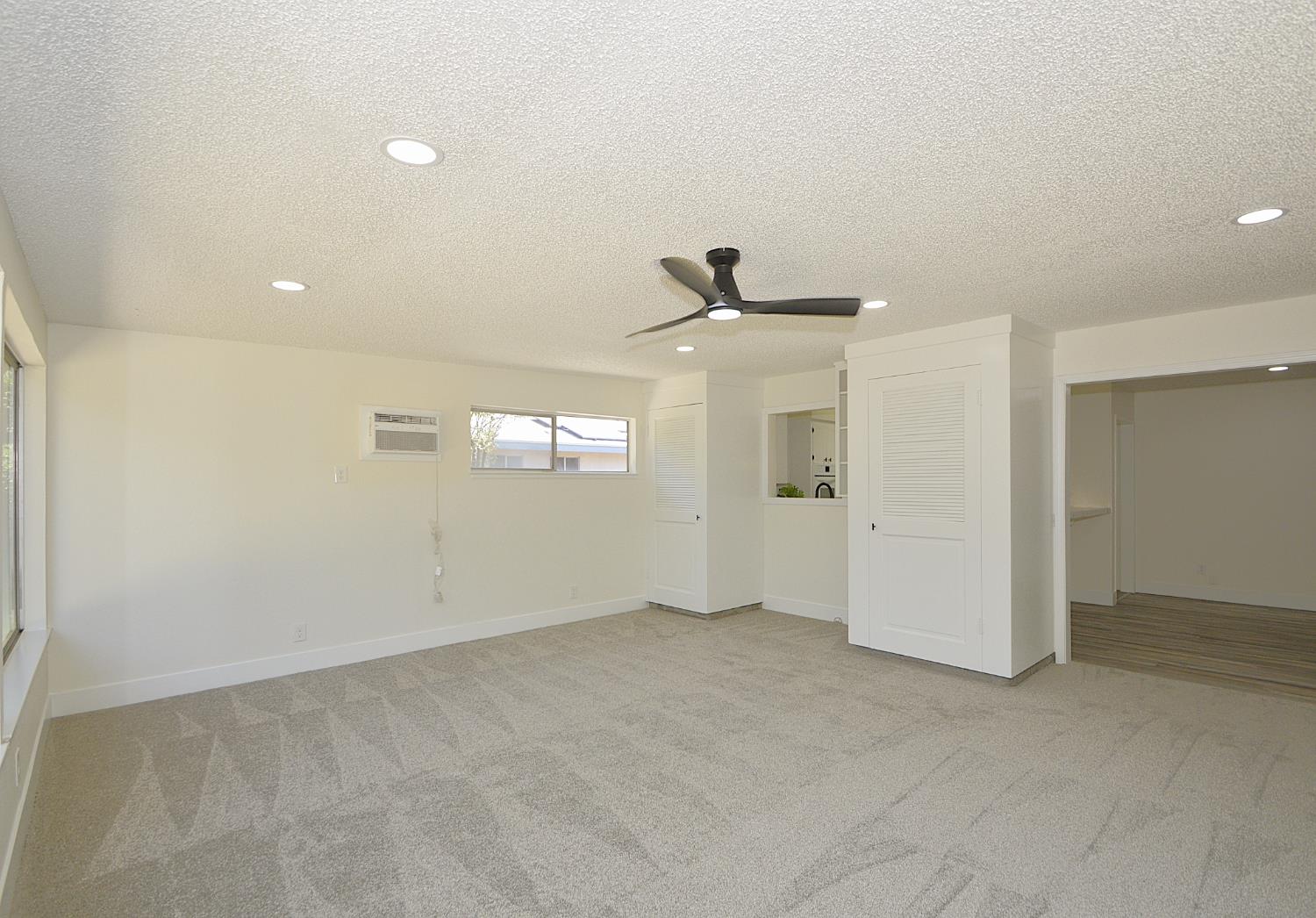 6039 N Maroa, Fresno, CA 93704