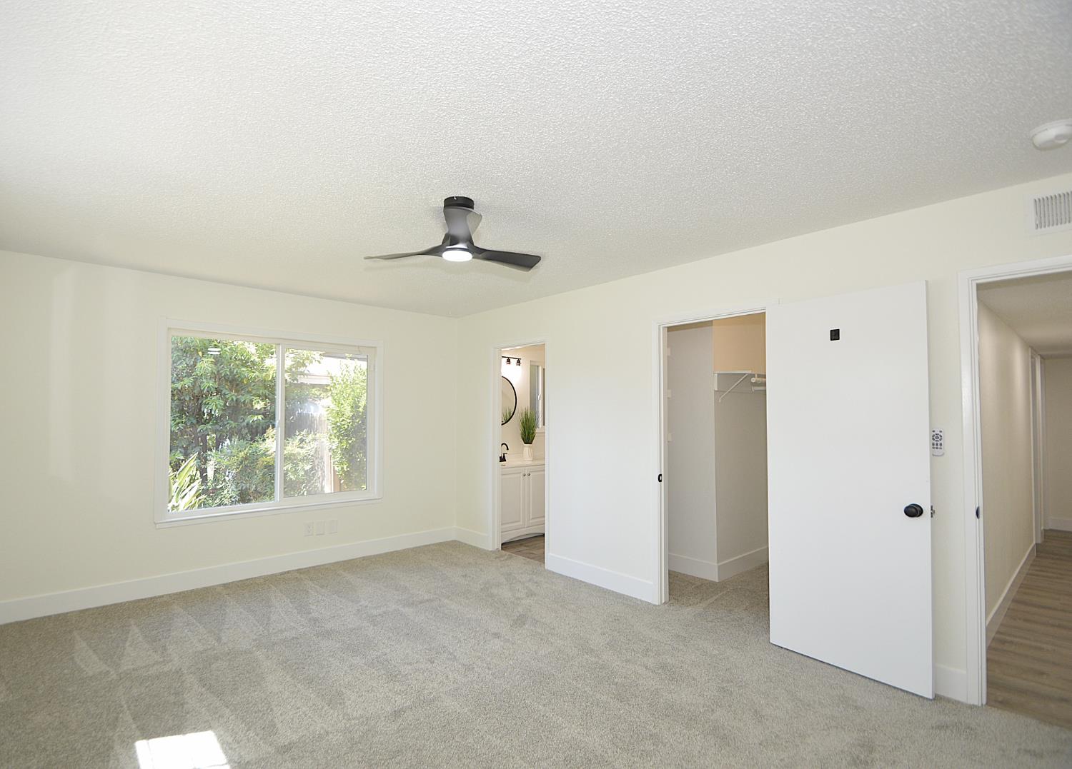 6039 N Maroa, Fresno, CA 93704