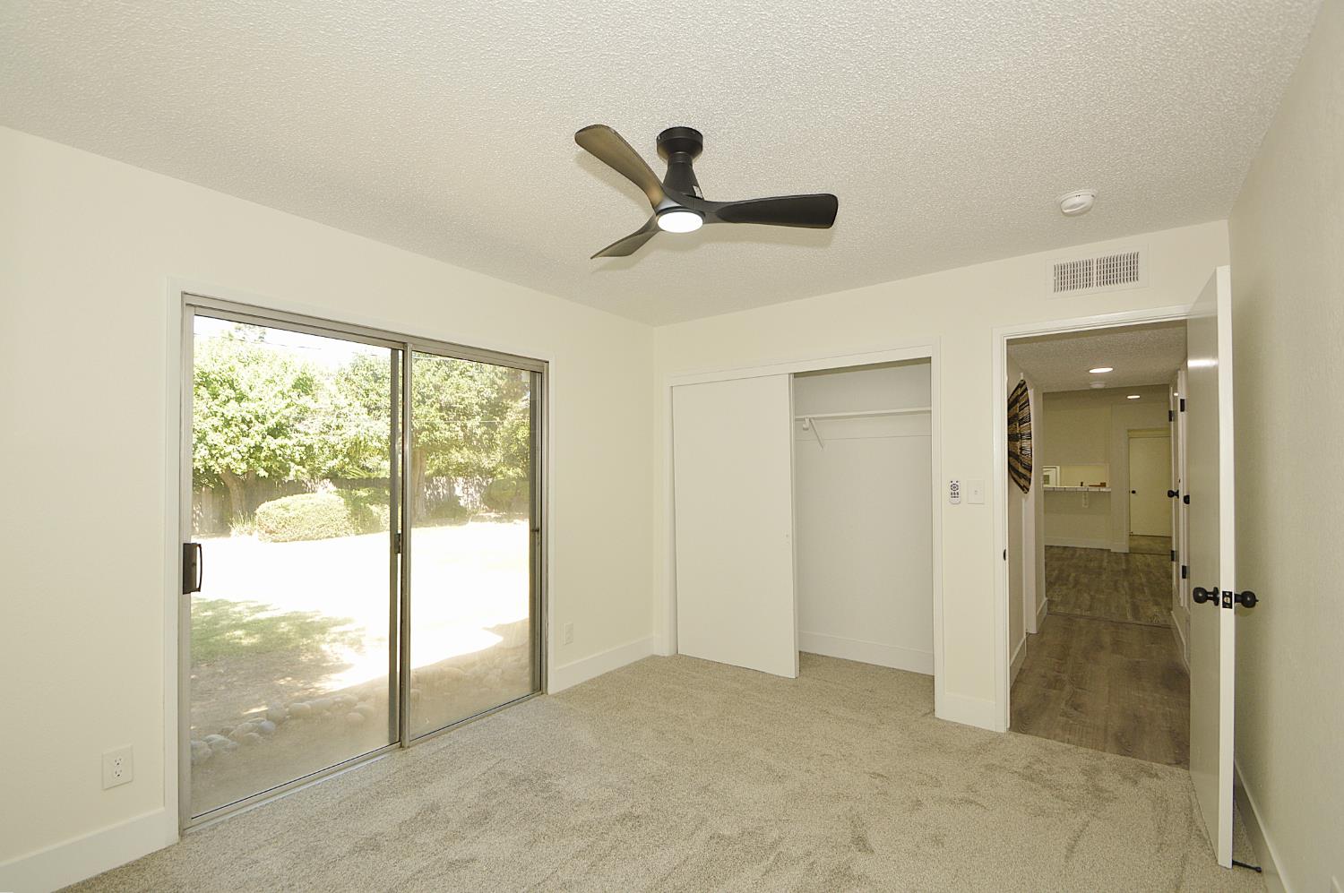 6039 N Maroa, Fresno, CA 93704