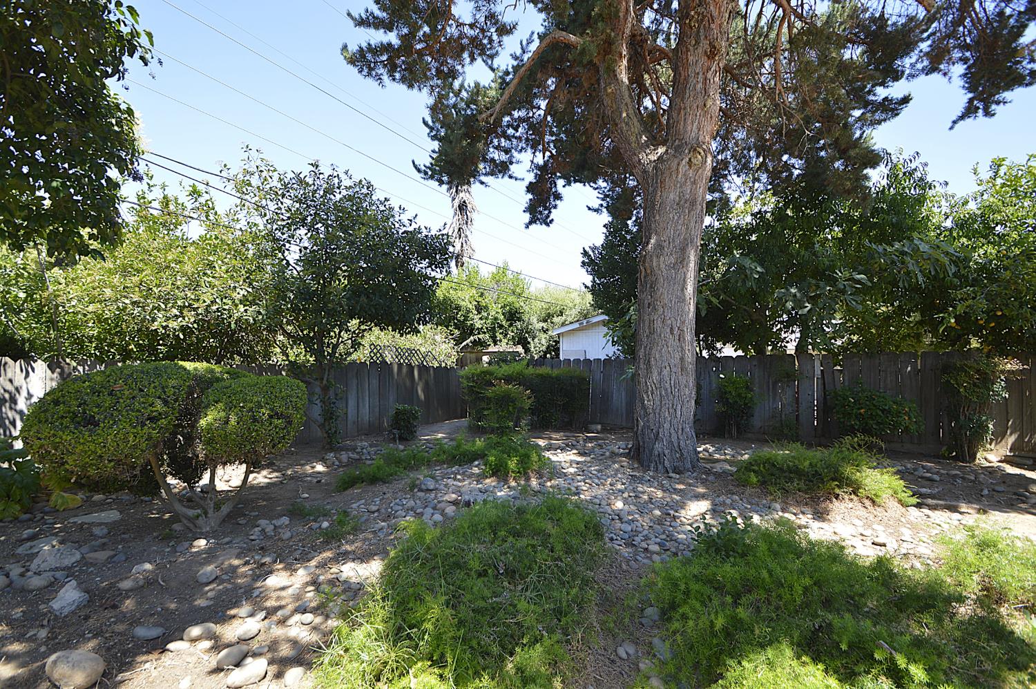 6039 N Maroa, Fresno, CA 93704