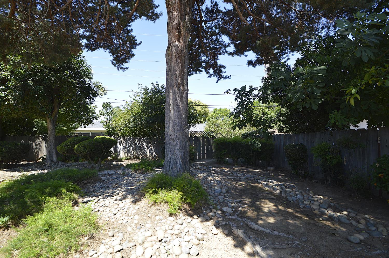 6039 N Maroa, Fresno, CA 93704