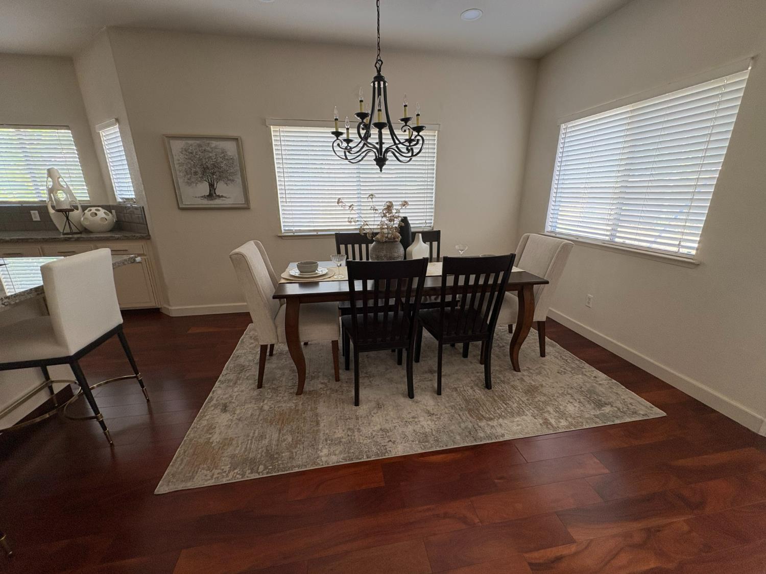 8002 N 5Th St, Fresno, CA 93720