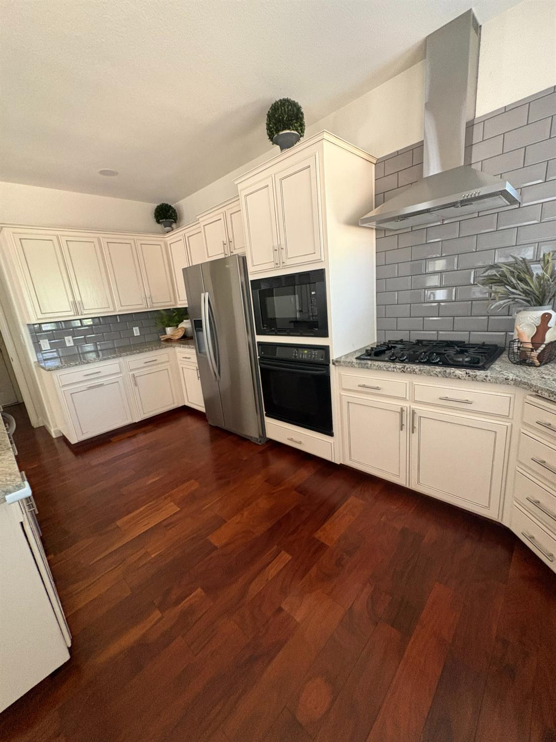 8002 N 5Th St, Fresno, CA 93720